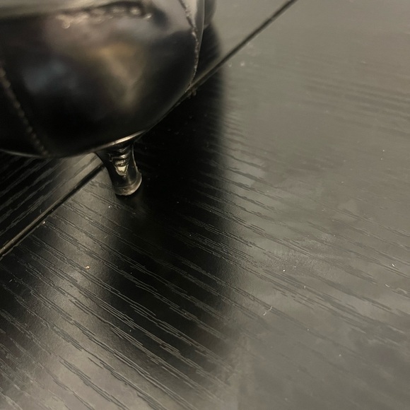 Prada Women's Black Leather Kitten Heels 👠 - Picture 6 of 9